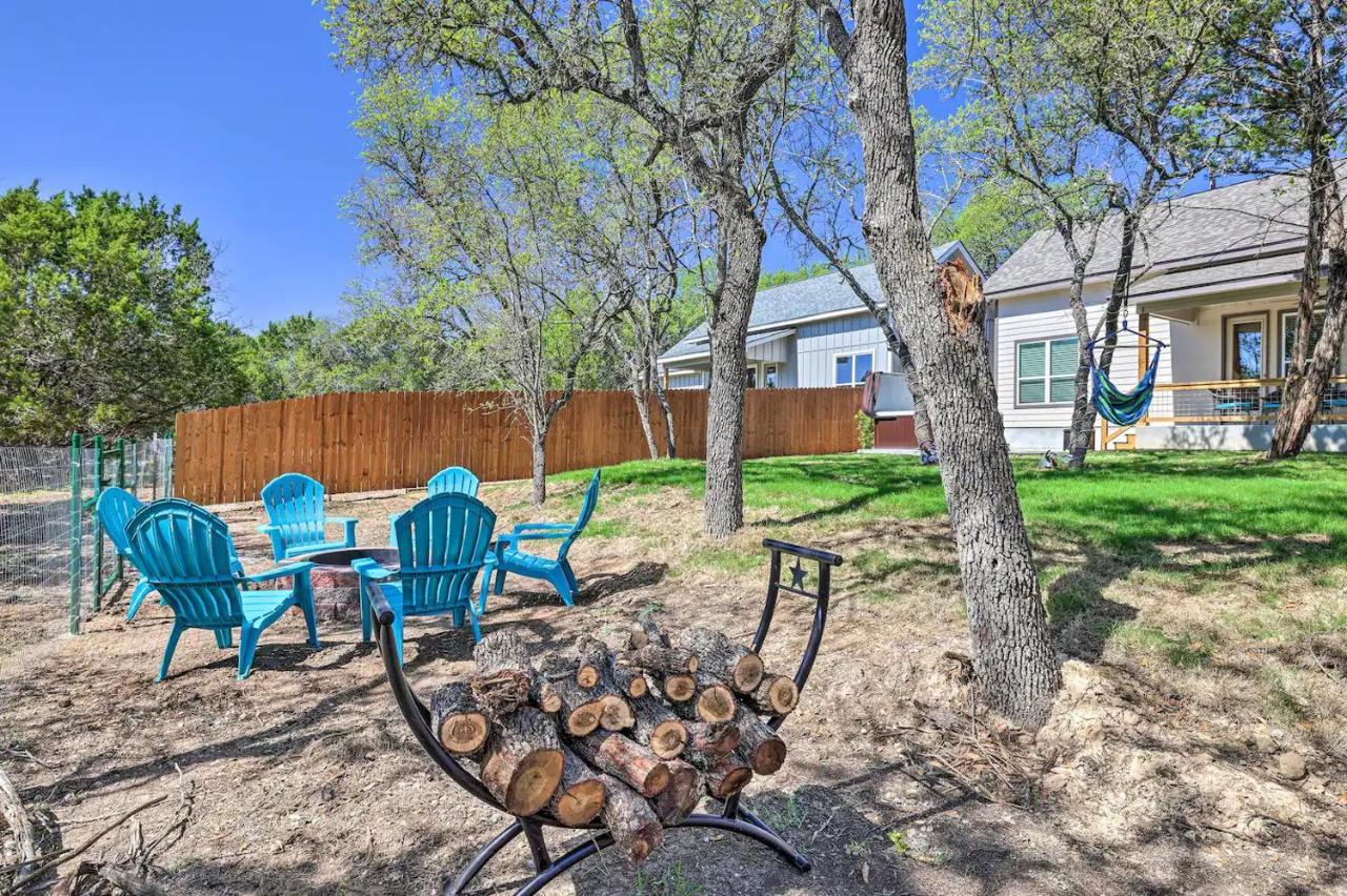 Convenient Cute Cottage Hot Tub Fire Pit Sleeps 6 Каньон-Лейк Экстерьер фото