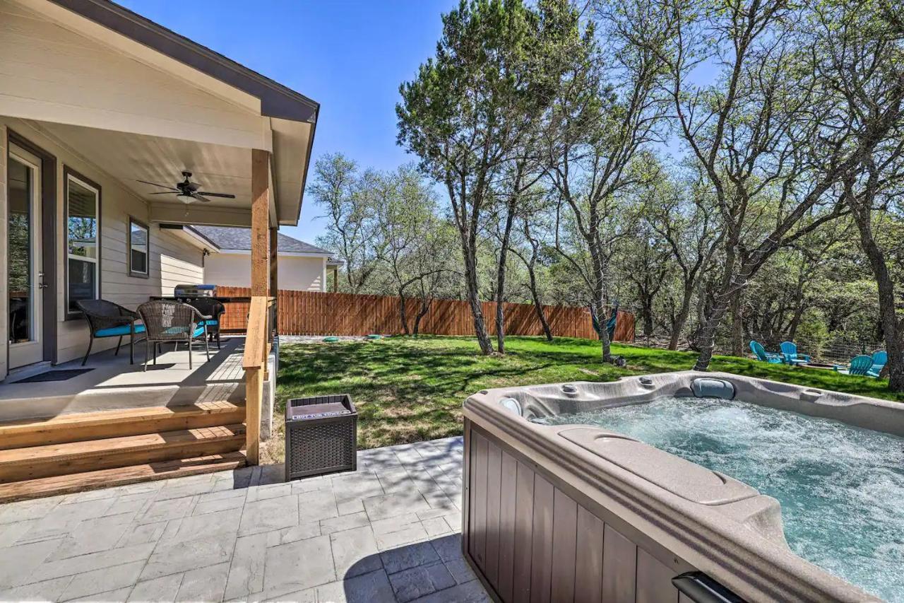 Convenient Cute Cottage Hot Tub Fire Pit Sleeps 6 Каньон-Лейк Экстерьер фото